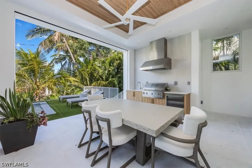 493 8th Avenue S Naples FL 34102