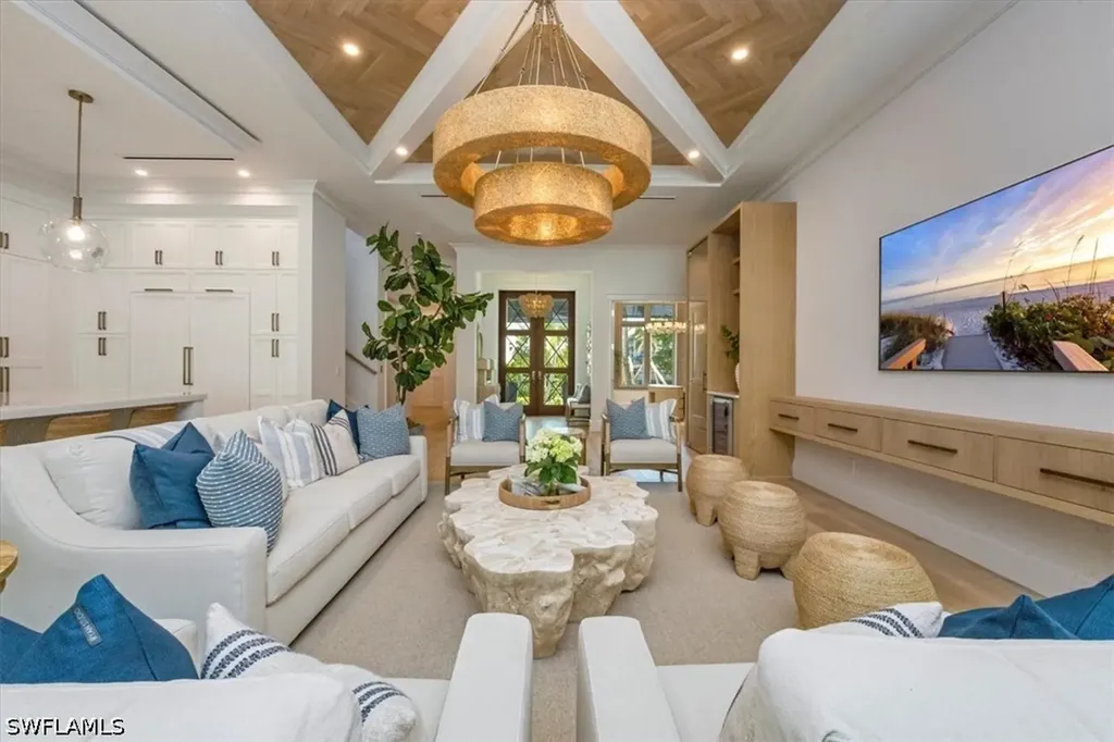 493 8th Avenue S Naples FL 34102