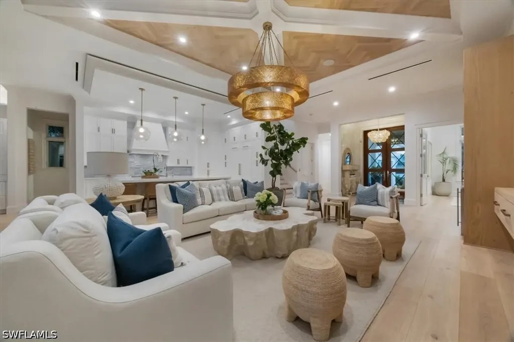 493 8th Avenue S Naples FL 34102