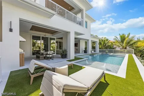 493 8TH Avenue S Naples FL 34102