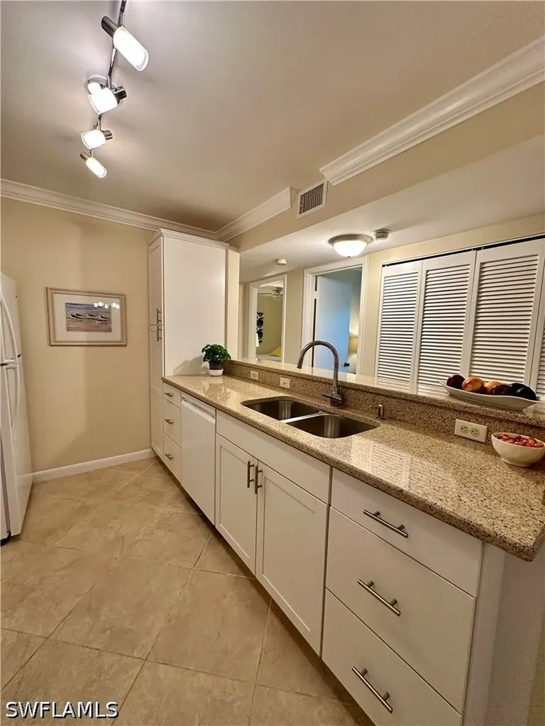 555 Park Shore Drive Naples FL 34103