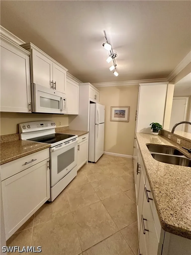555 Park Shore Drive Naples FL 34103