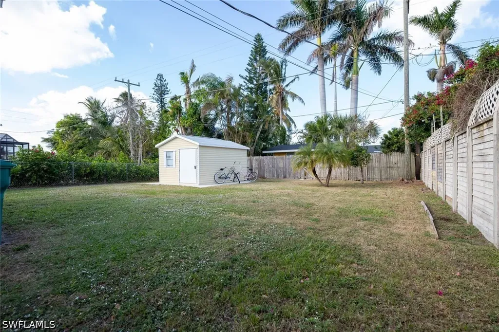 811 94th Avenue N Naples FL 34108