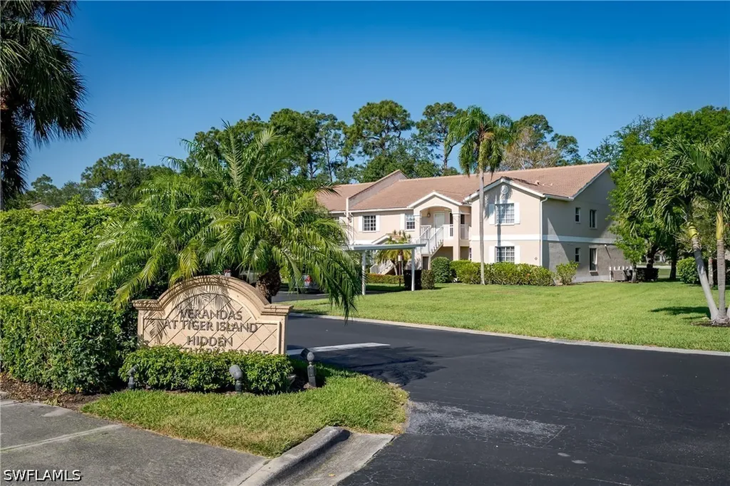 8065 Tiger Cove Naples FL 34113