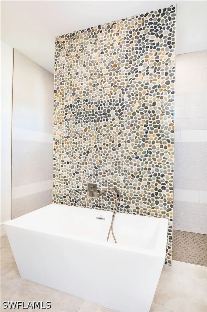 231 Legacy Court Naples FL 34110