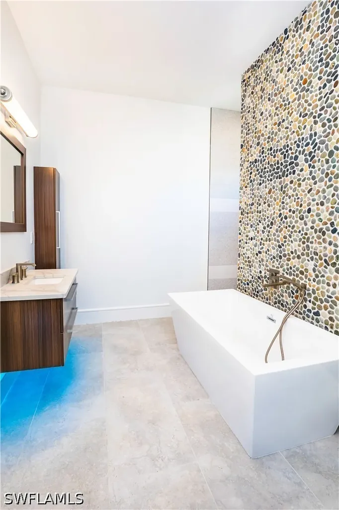 231 Legacy Court Naples FL 34110