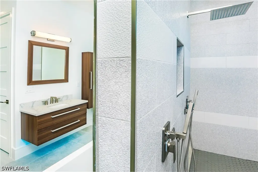 231 Legacy Court Naples FL 34110
