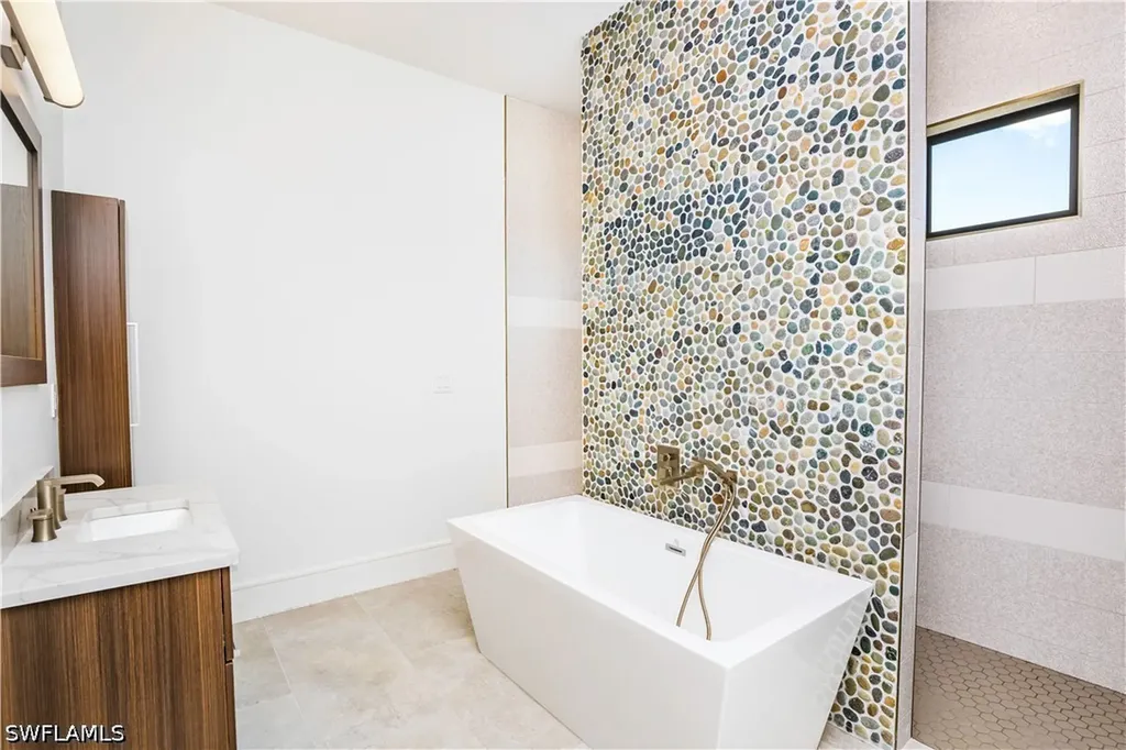 231 Legacy Court Naples FL 34110