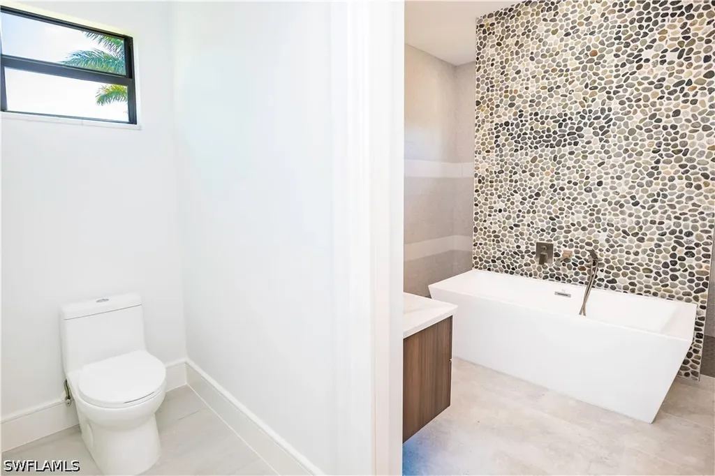 231 Legacy Court Naples FL 34110