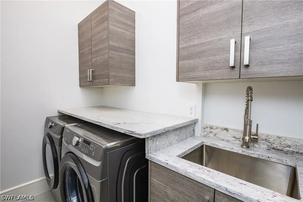231 Legacy Court Naples FL 34110