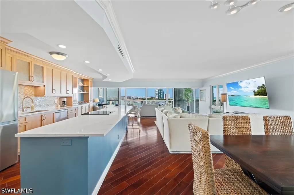 250 Park Shore Drive Naples FL 34103