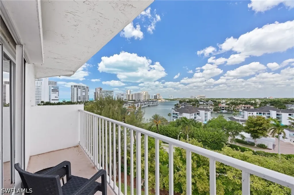 250 Park Shore Drive Naples FL 34103