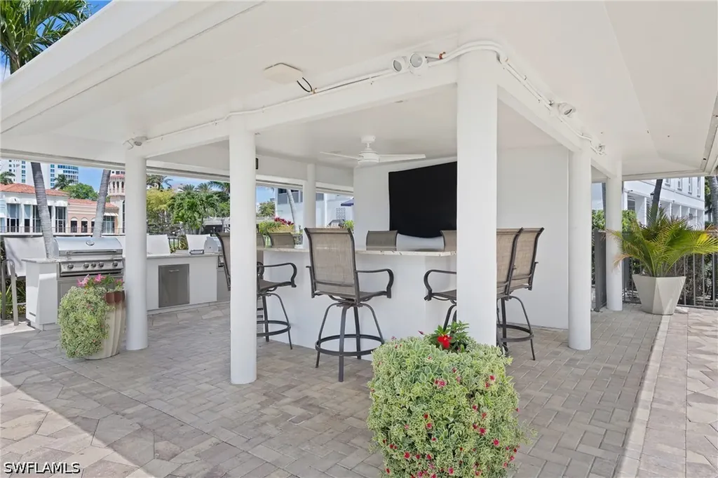 250 Park Shore Drive Naples FL 34103