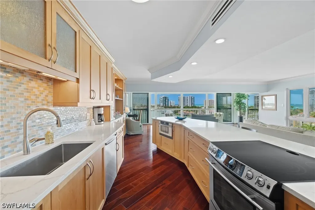 250 Park Shore Drive Naples FL 34103