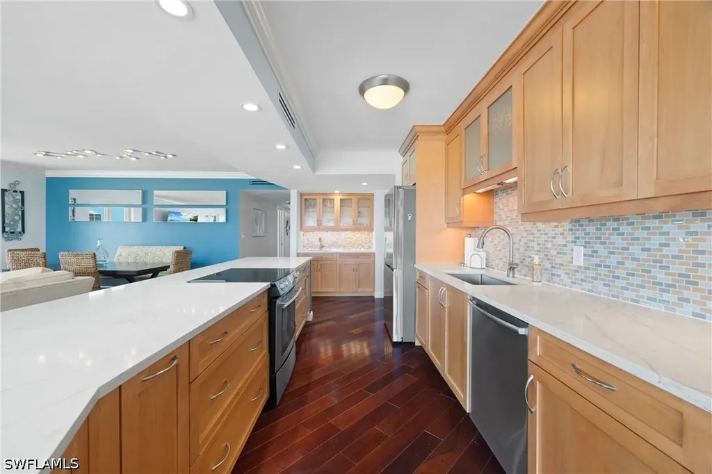 250 Park Shore Drive Naples FL 34103