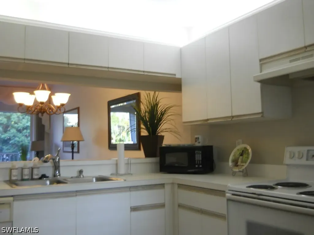 332 Bradstrom Circle Naples FL 34113-7698