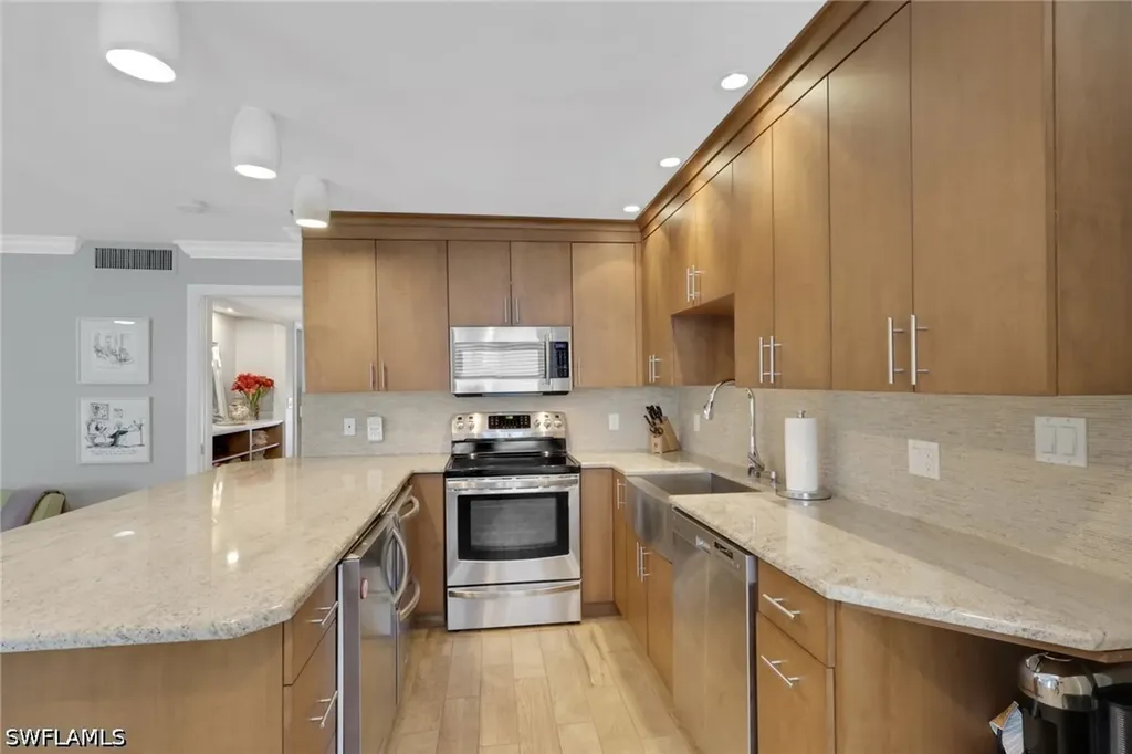 638 7th Avenue S Naples FL 34102