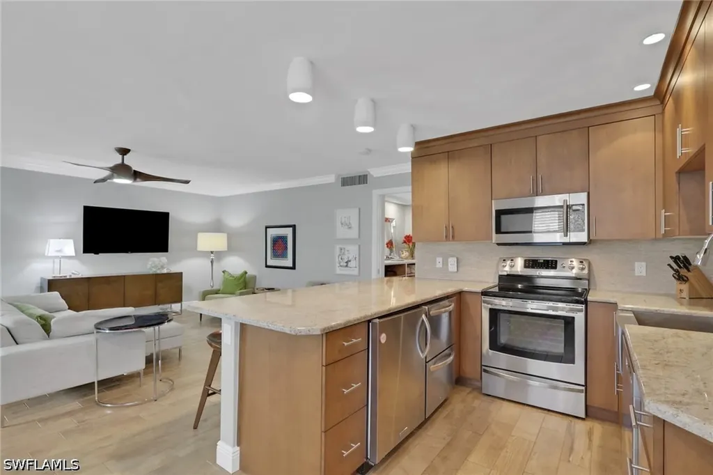 638 7th Avenue S Naples FL 34102