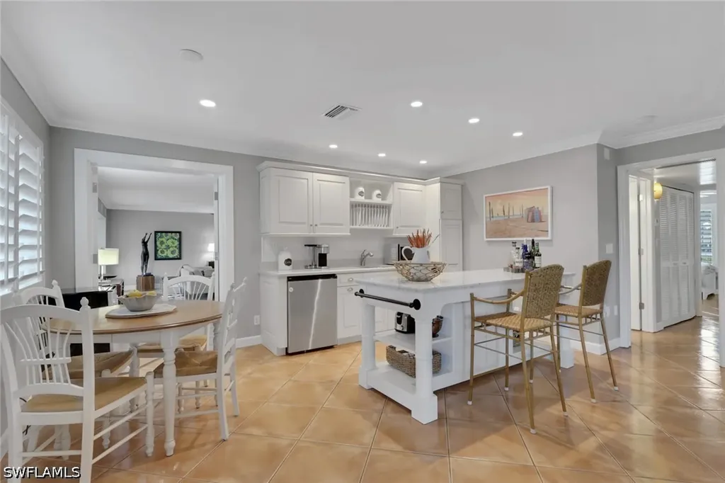 638 7th Avenue S Naples FL 34102