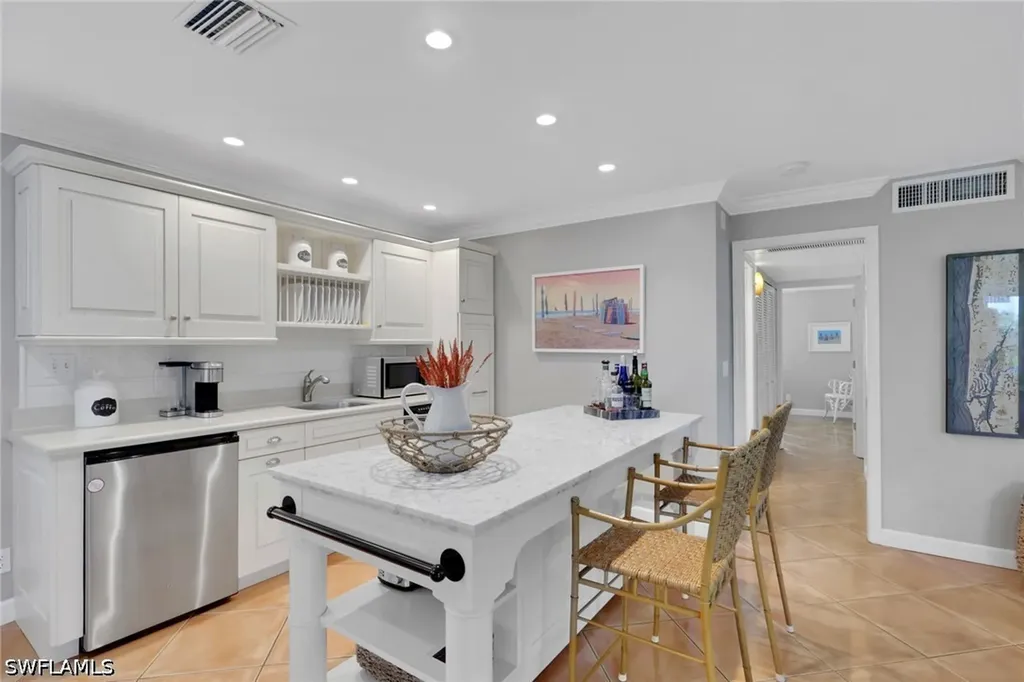 638 7th Avenue S Naples FL 34102