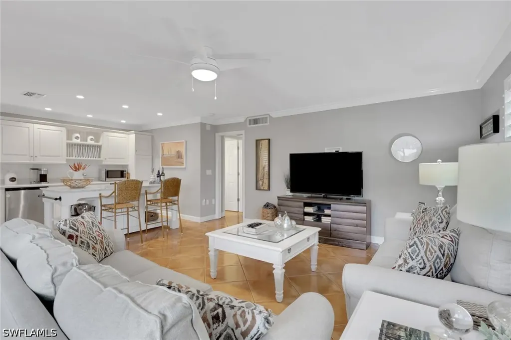 638 7th Avenue S Naples FL 34102