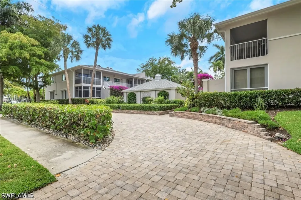 638 7th Avenue S Naples FL 34102