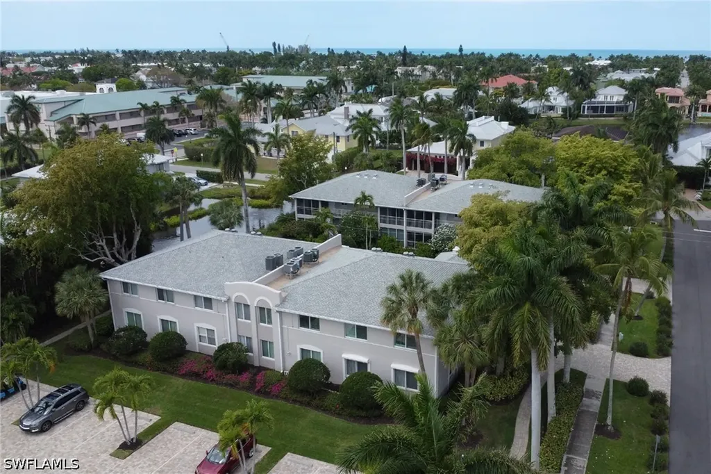 638 7th Avenue S Naples FL 34102