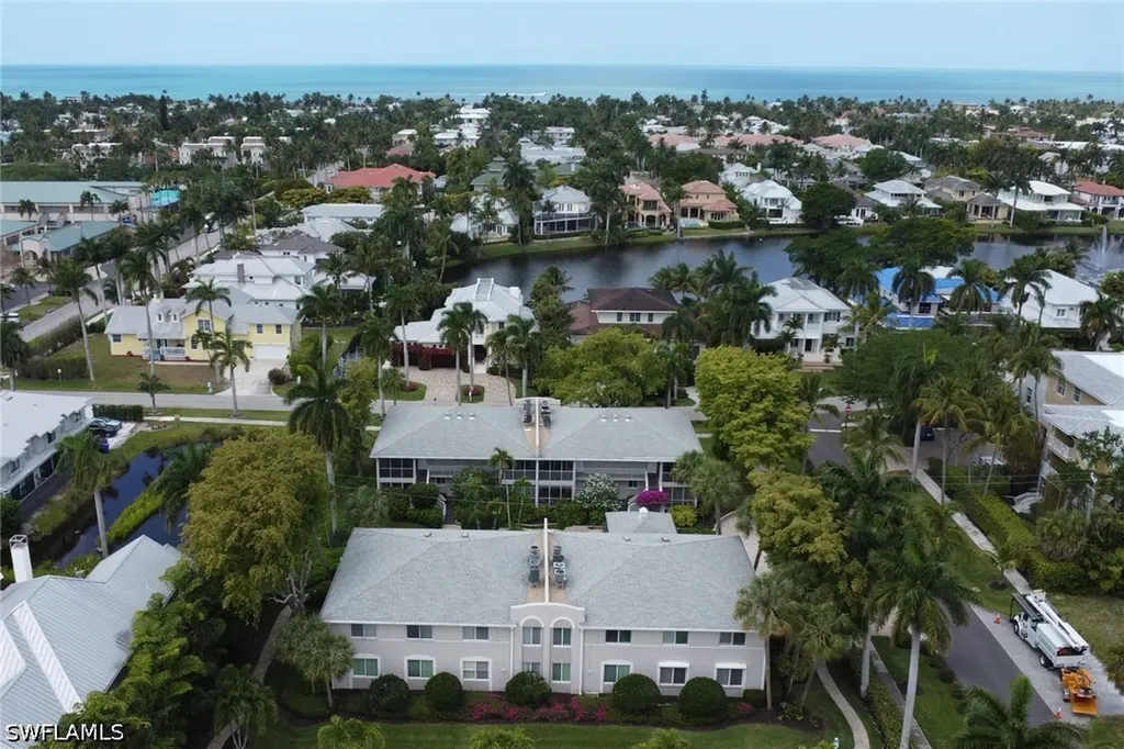 638 7th Avenue S Naples FL 34102