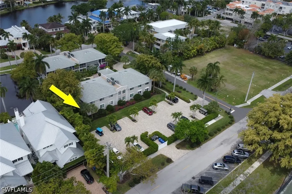 638 7th Avenue S Naples FL 34102