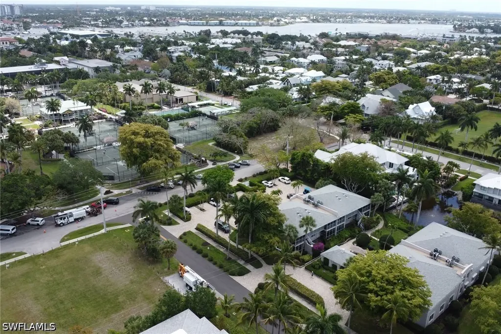 638 7th Avenue S Naples FL 34102