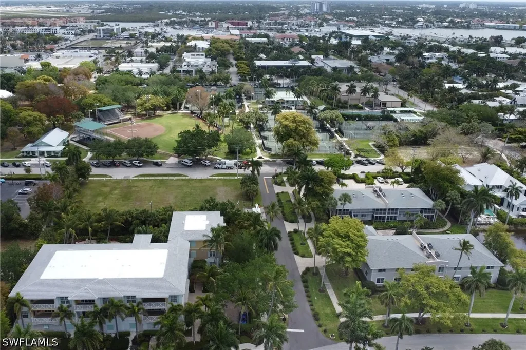638 7th Avenue S Naples FL 34102