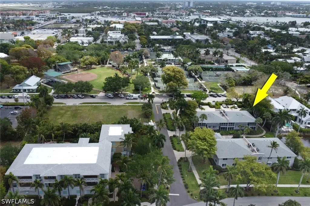 638 7th Avenue S Naples FL 34102