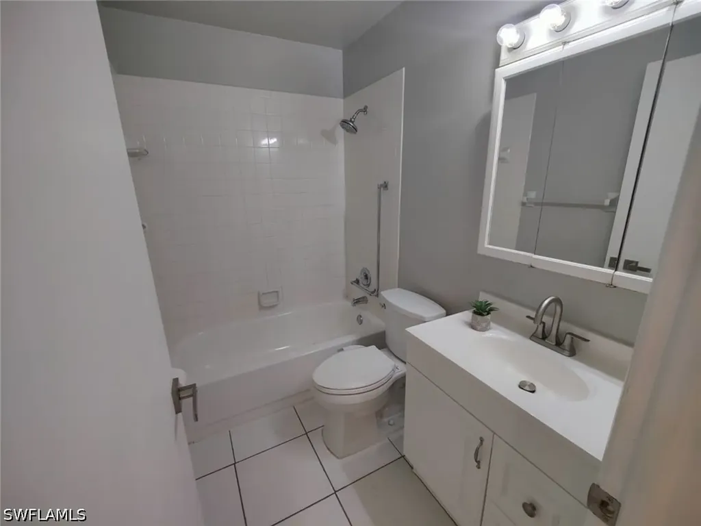 2668 Kings Lake Boulevard Naples FL 34112