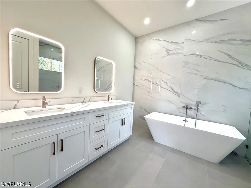 4283 10th Street NE Naples FL 34120