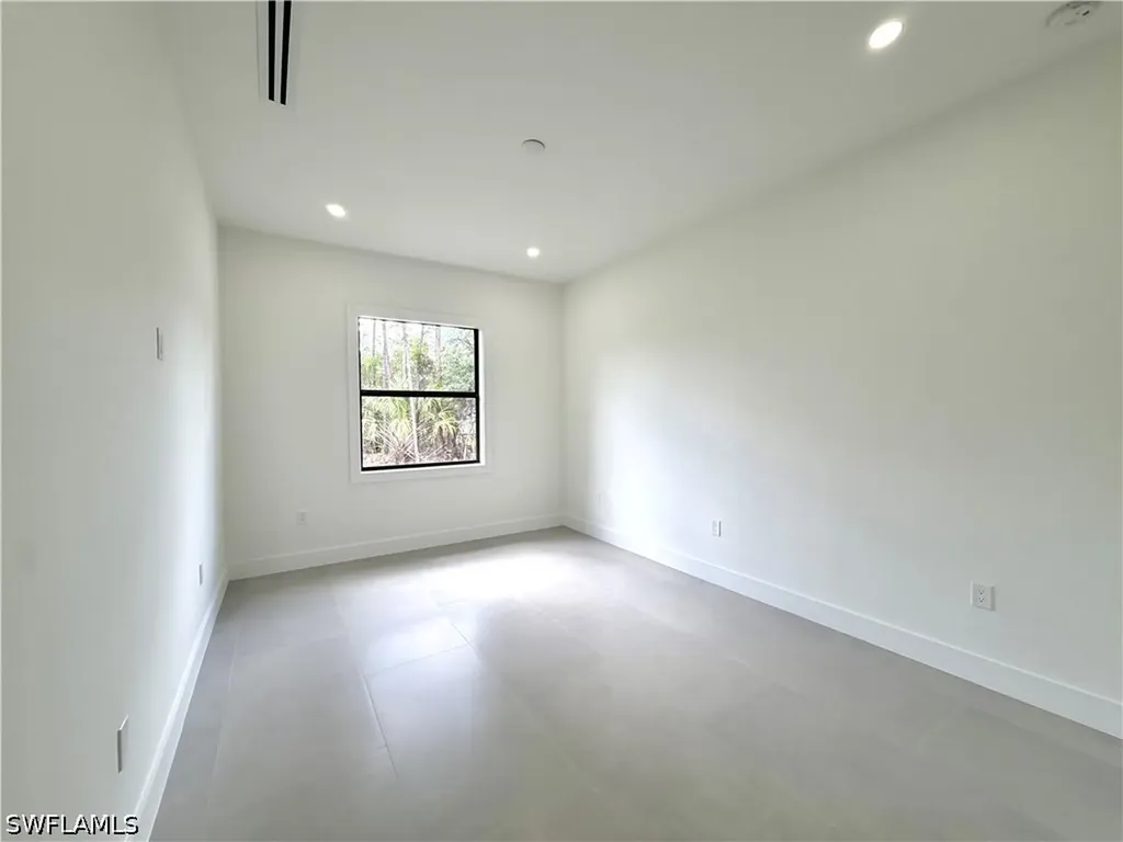 4283 10th Street NE Naples FL 34120