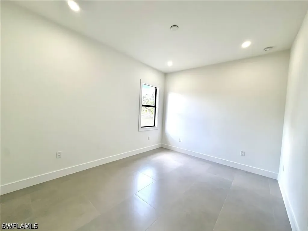 4283 10th Street NE Naples FL 34120