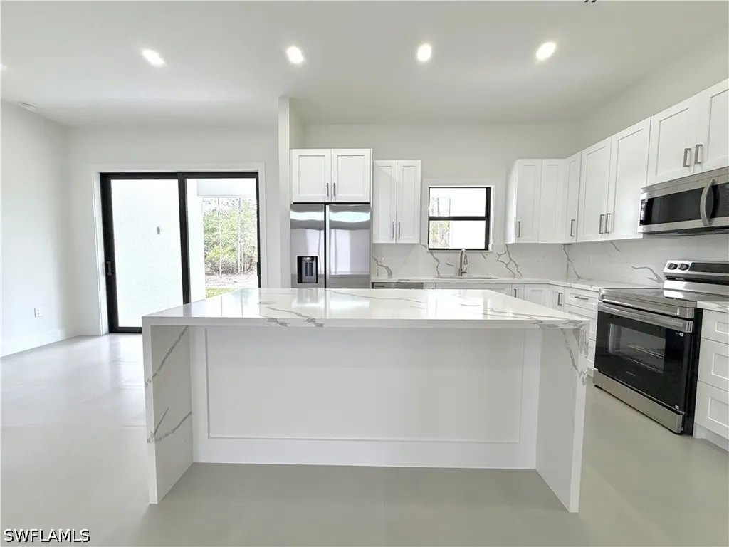 4283 10th Street NE Naples FL 34120