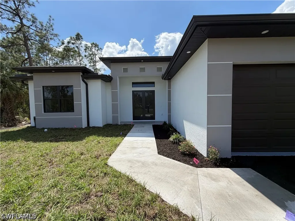 4283 10th Street NE Naples FL 34120