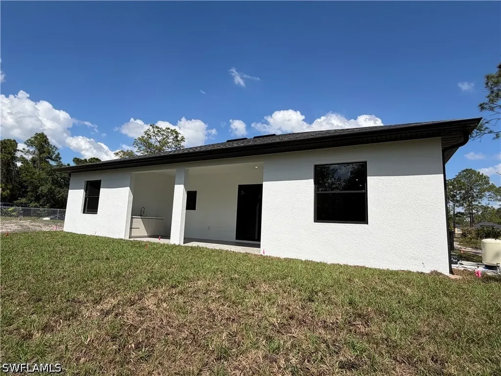 4283 10th Street NE Naples FL 34120