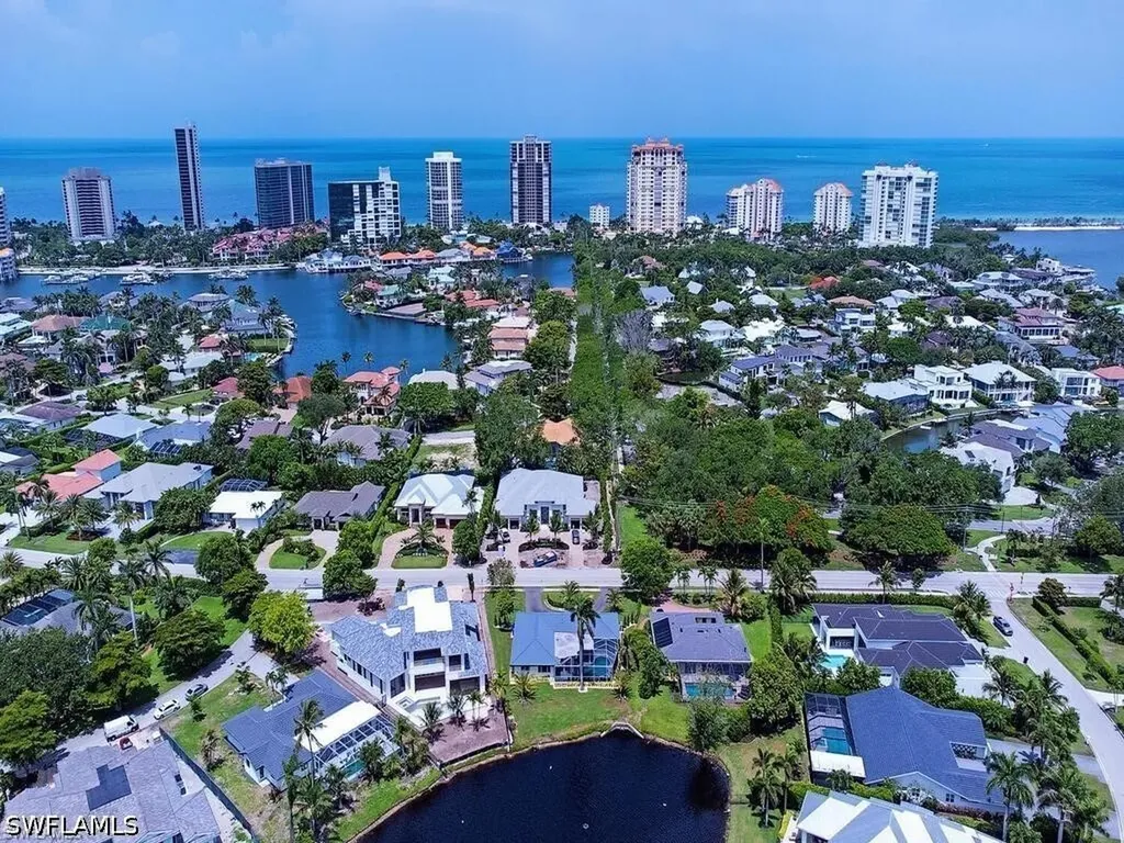 4856 Crayton Road Naples FL 34103