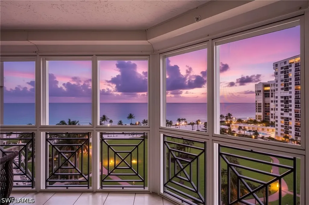 Naples FL, 4021 Gulf Shore Boulevard N, Unit 804