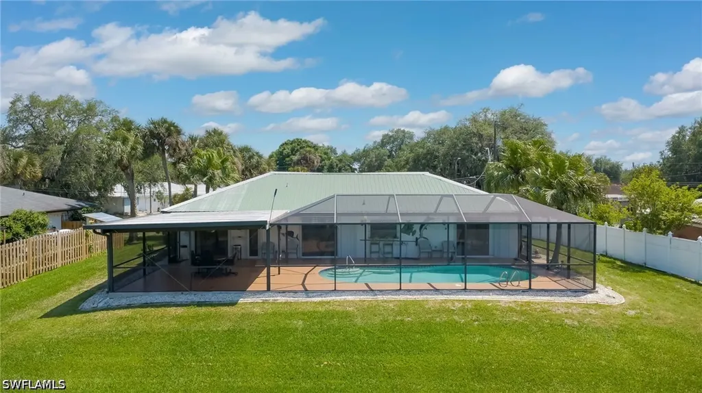 2401 Lakeview Drive Lehigh Acres FL 33936