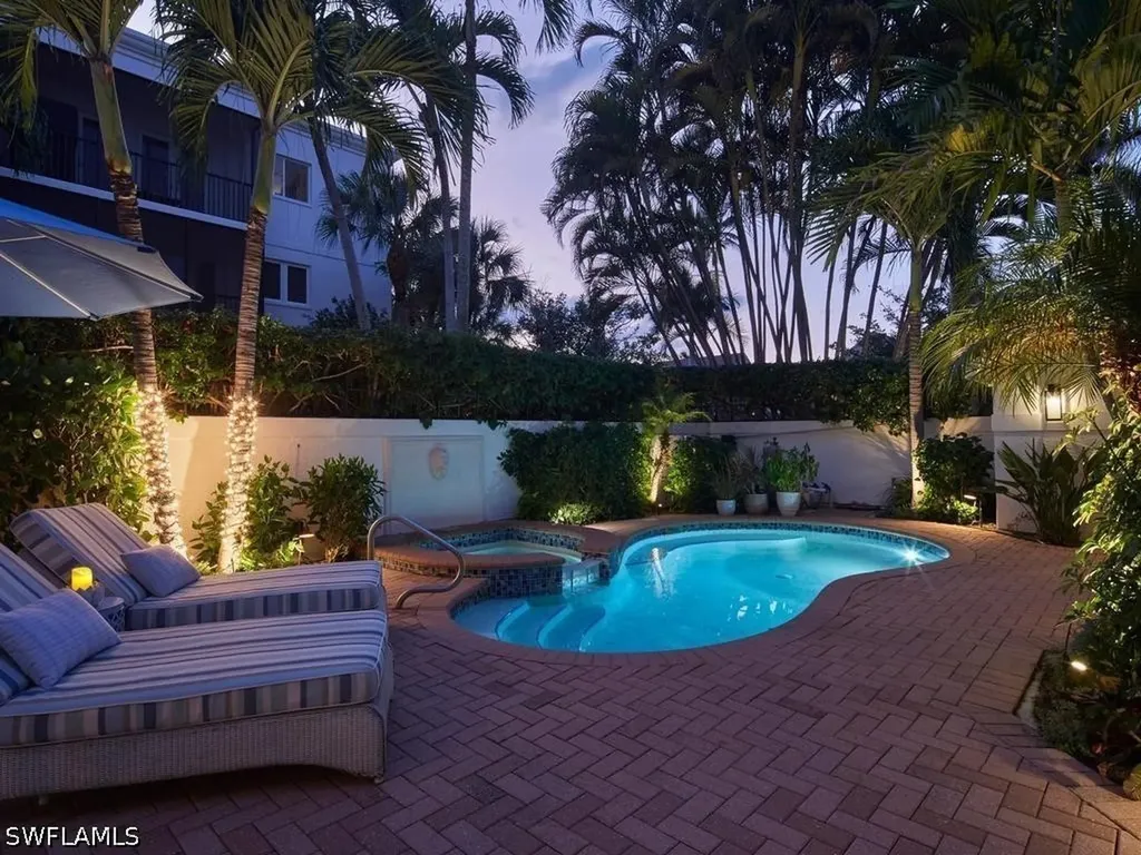 430 10th Avenue S Naples FL 34102