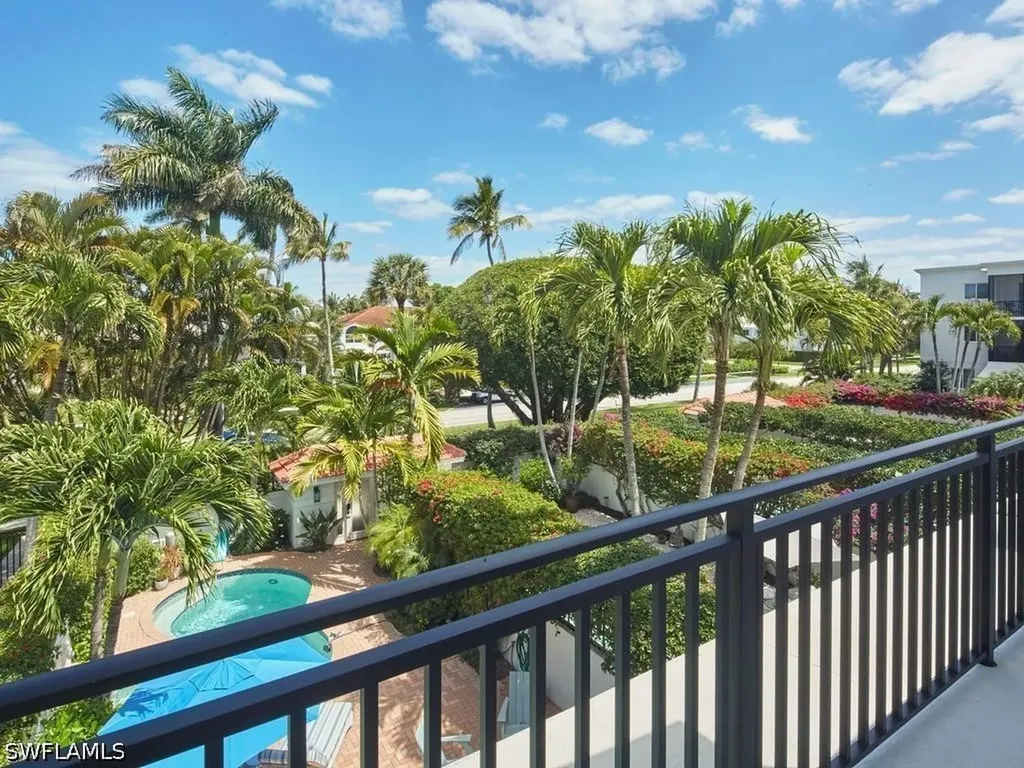 430 10th Avenue S Naples FL 34102