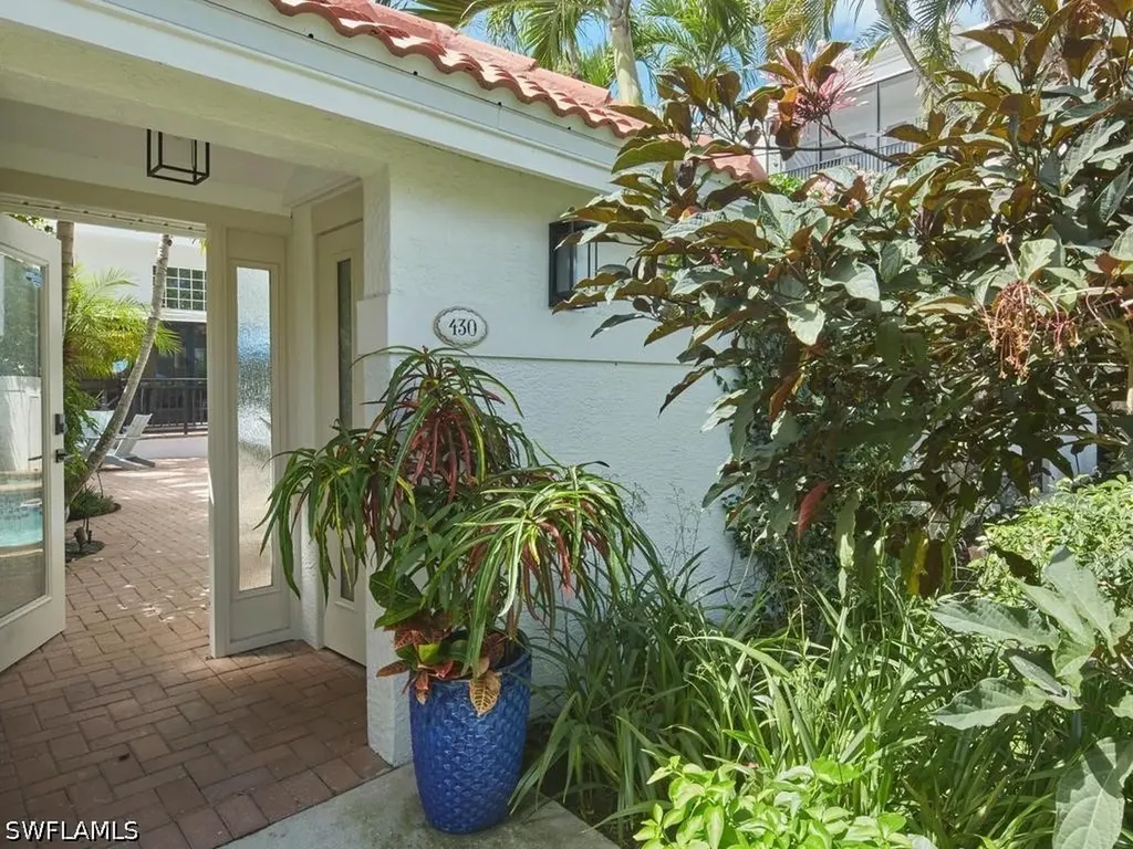 430 10th Avenue S Naples FL 34102