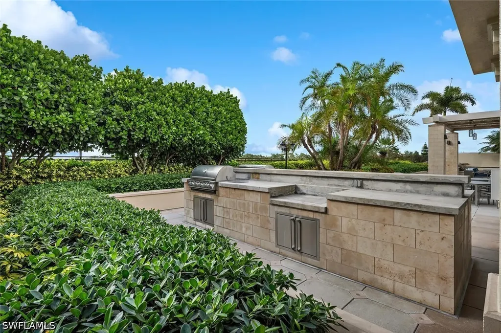 9115 Strada Place Naples FL 34108