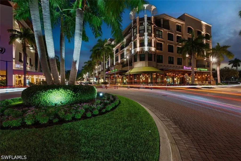 9115 Strada Place Naples FL 34108