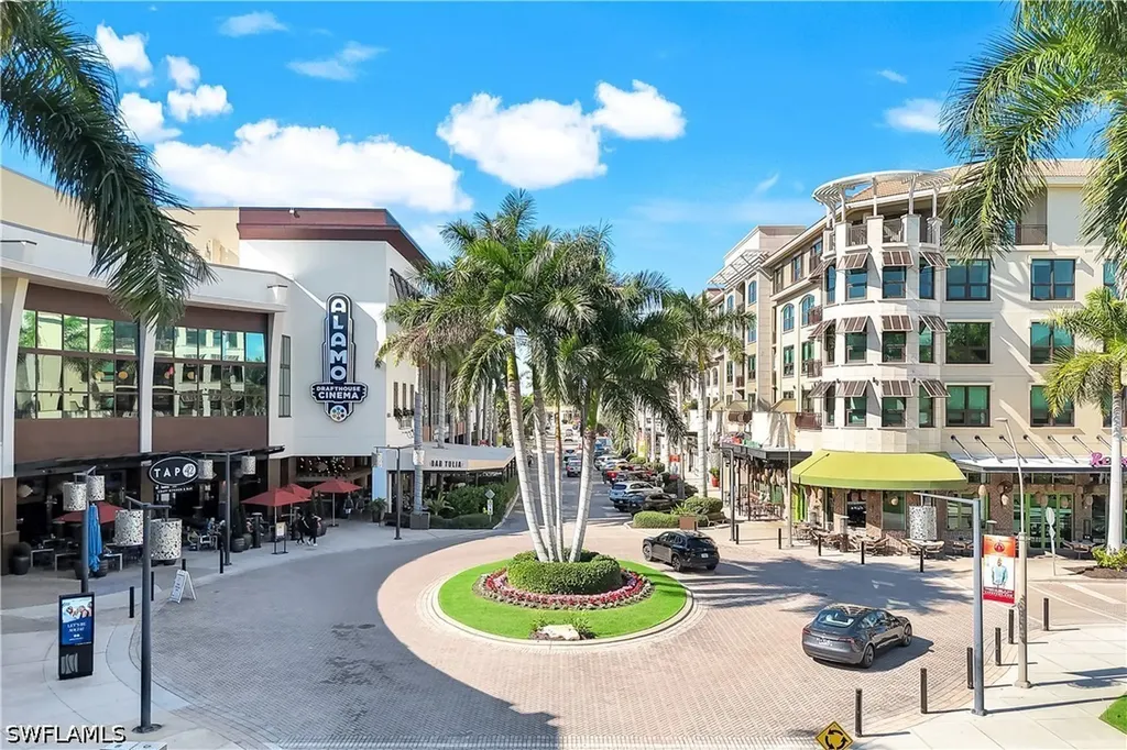 9115 Strada Place Naples FL 34108