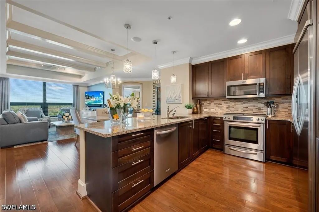 9115 Strada Place Naples FL 34108
