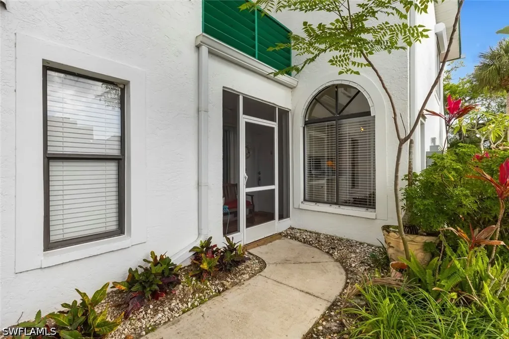 2294 Anchorage Lane Naples FL 34104
